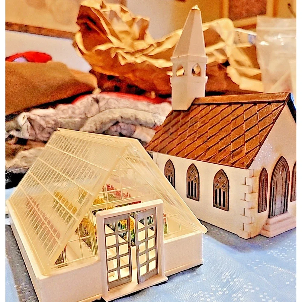 1950's BACHMANN Plasticville toy church kit and Green House Nice